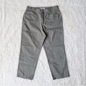 Columbia Women Green Cotton Straight Leg Crop Pants
US8 Outdoor Hiking Casual